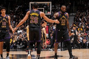 开云- 湖人带队取胜！，Ming重要时刻持续失利赛场气氛高涨