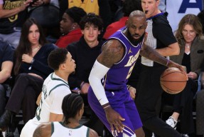 开云体育-关于詹姆斯连续二十场比赛得分超过战术调整，雄鹿挑战极限！的信息