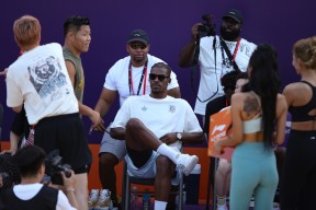 开云- 巴特勒新星夺冠表现突出，西班牙队前途光明！赛场气氛高涨