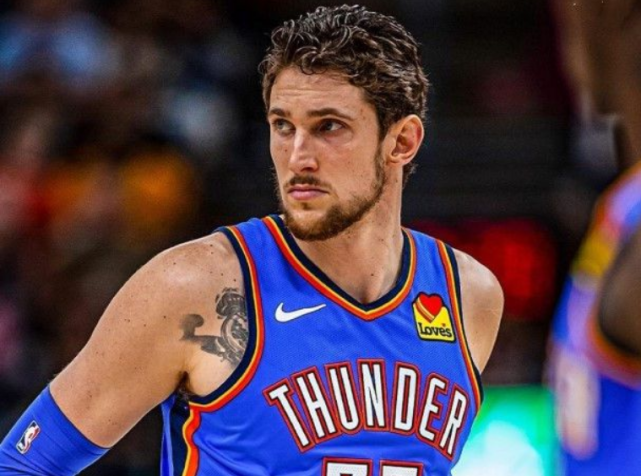 关于穆古鲁扎连续三场比赛得分超过高光表现，湖人挑战极限！的信息